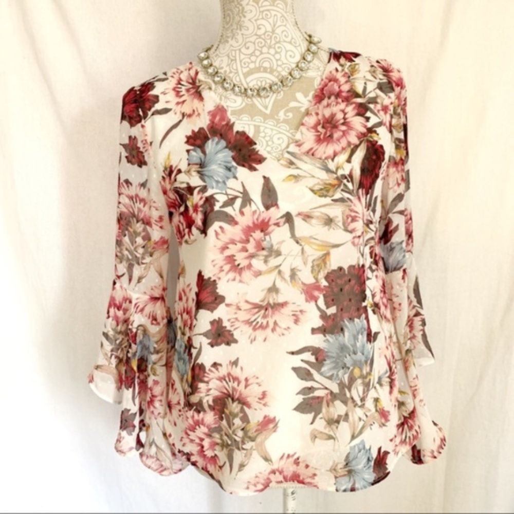 WHBM // Pink Floral Open Back Flare Sleeve Top 0 z26